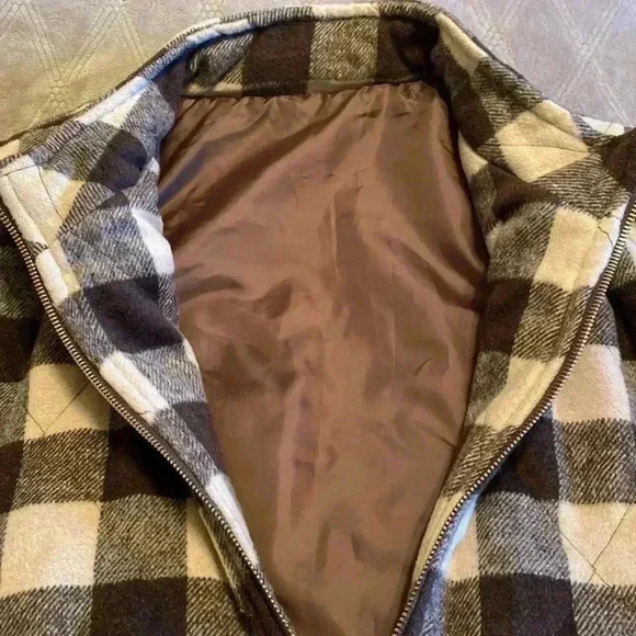 Woman’s 2X Brown and Cream Plaid Vest. Faux leather trim. - Picture 4 of 7
